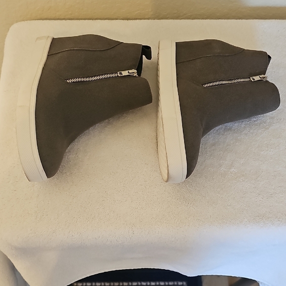 Athlefit Gray Ankle Side Zip Booties Size 9.5 EUC - Picture 7 of 12